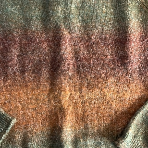 Hem & Thread - crewneck sweater - wms sz small - Picture 3 of 3